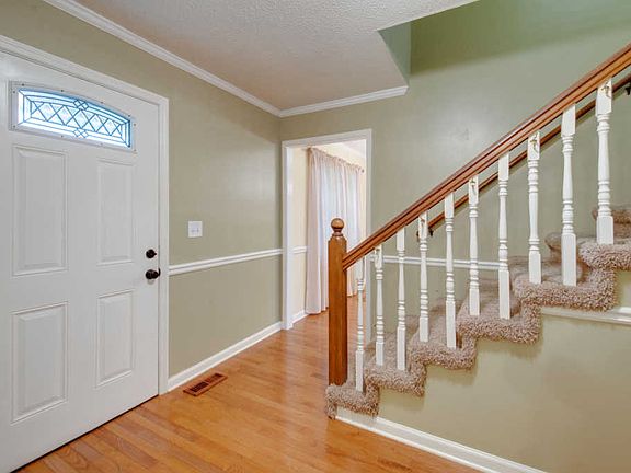 2nd image of 9319 Berkshire Cir