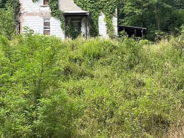 132 Bunner Hill Rd, Mount Morris, PA 15349