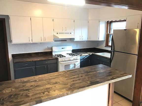 2nd image of 219 N Gardiner Ave