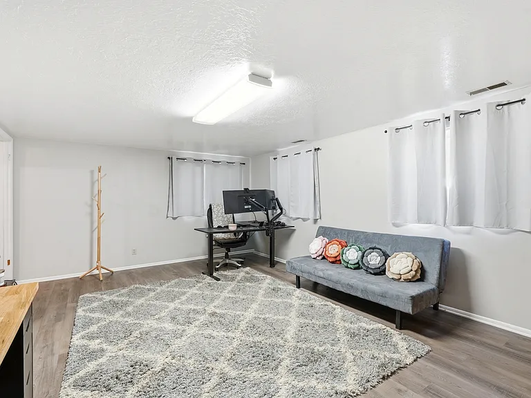 270 E 700 N — Photo 26