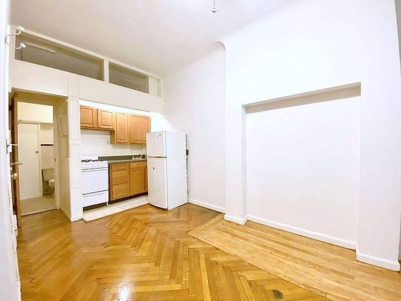 3rd image of 268 W 91st St APT 1A