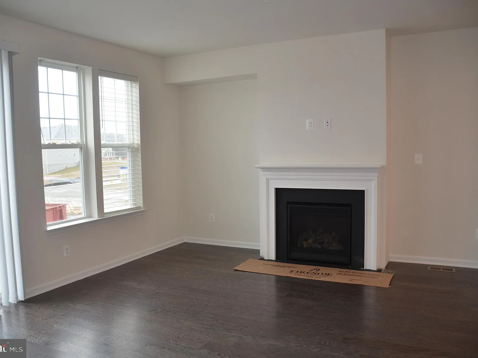 4 bed, 3.5 bath, 2102 sqft, $2,950 — Photo 4