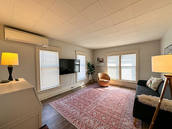 5th image of 229-231 W Washington Ave #2B