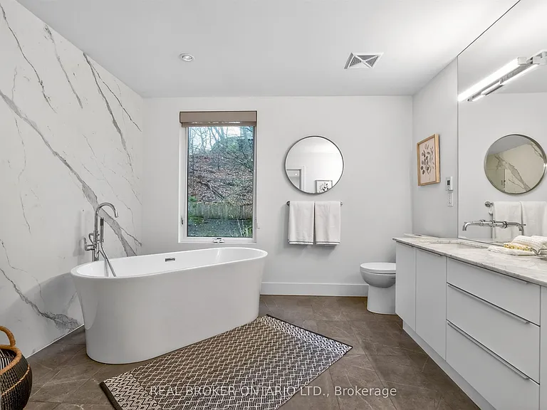 88 Kingsway Way — Photo 22