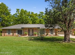 1407 Hellmers Ln, Ocean Springs, MS 39564