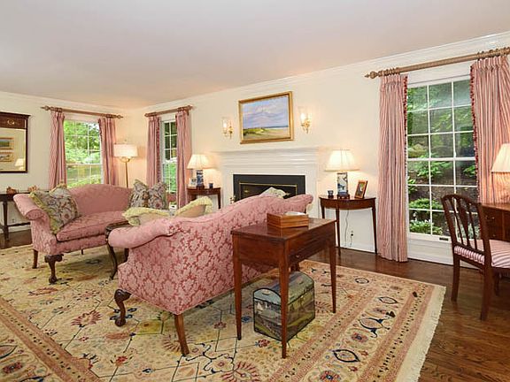 3rd image of 32 Fitch Ln