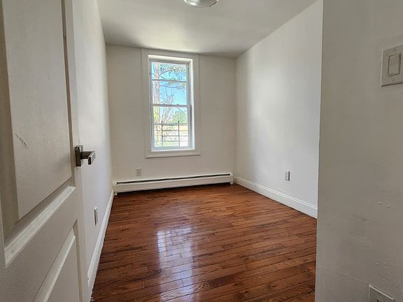 4th image of 25 E 17th St #8-2