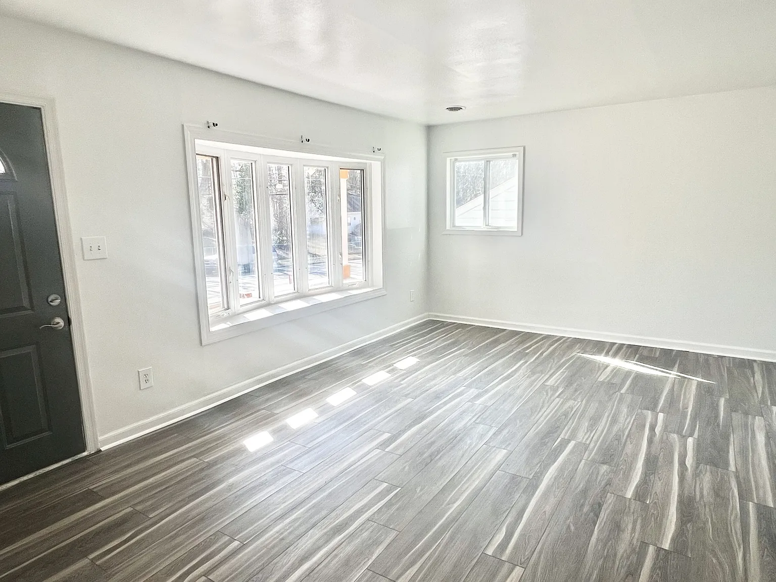 3 bed, 1062 sqft, $2,600 — Photo 3