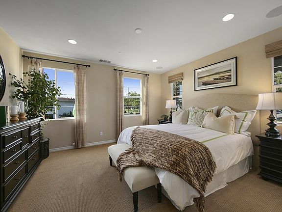 3rd image of 11004 Pioneer Blvd