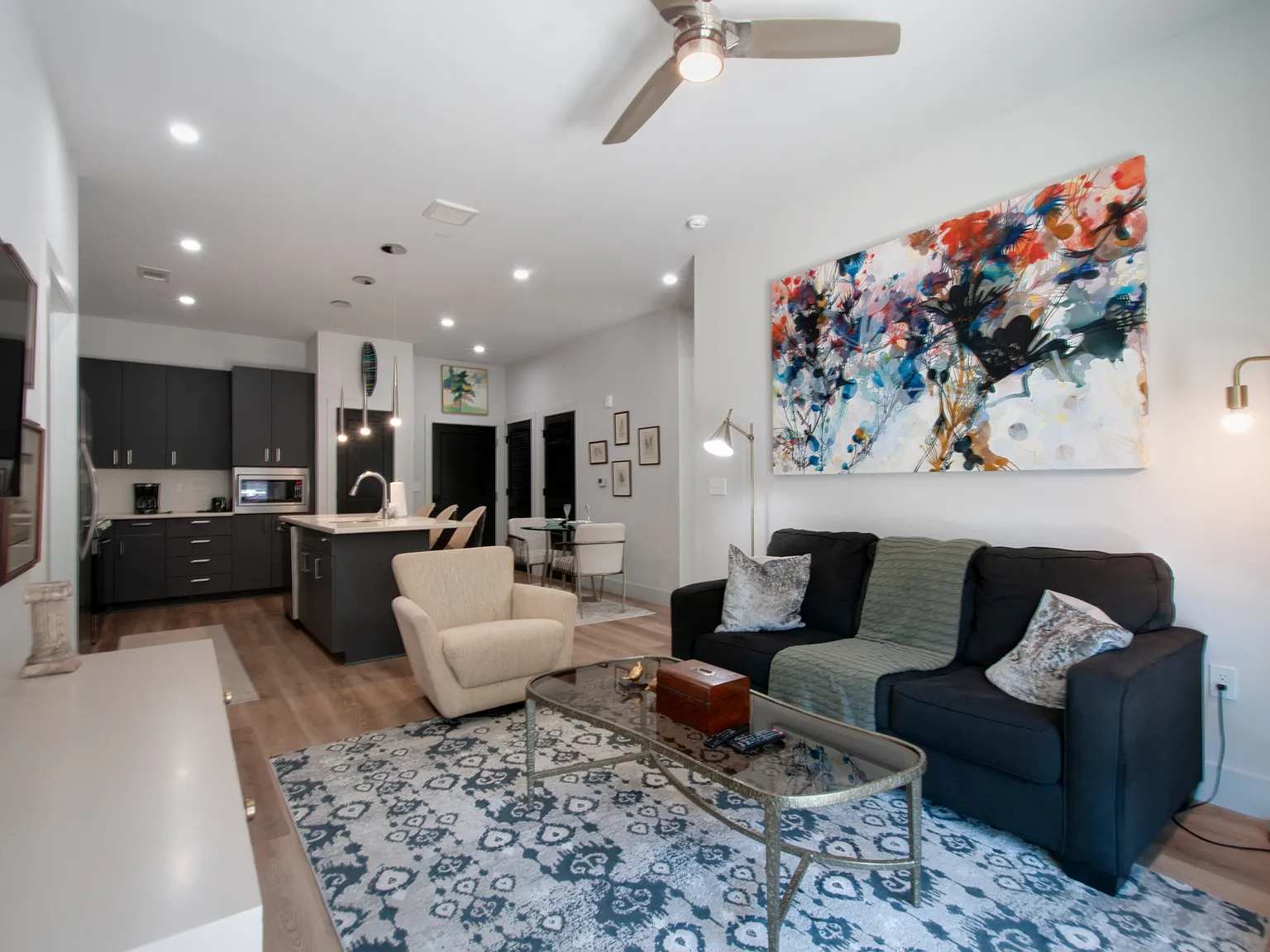 2 bed, 1105 sqft, $2,495 — Photo 3