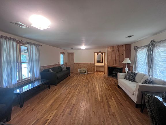 4th image of 844 Shorewood Cir