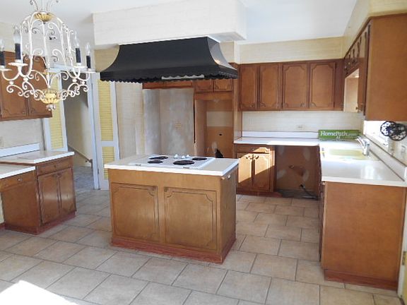 4th image of 3925 Greenwood St