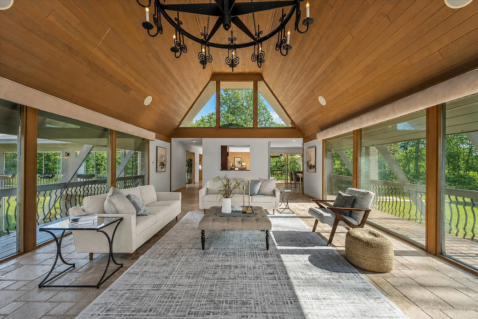 5 bed, $5,700 — Photo 2