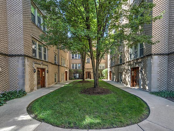 2nd image of 1126 S Austin Blvd APT 2W