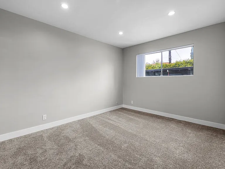 Riverside Villa Apartments — Photo 50