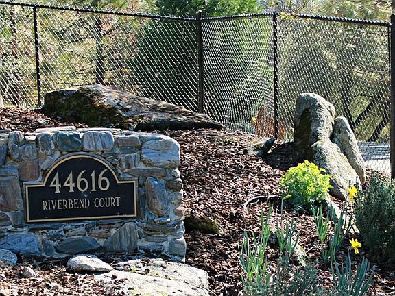 4th image of 44616 Riverbend Ct
