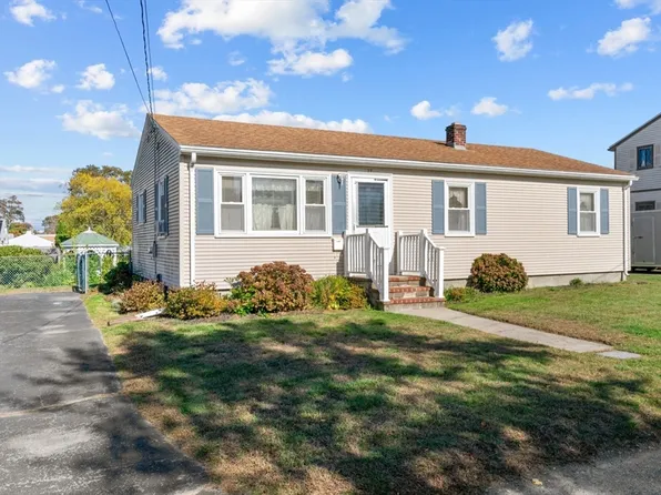 27 Webster St, Dartmouth, MA 02748