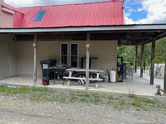 3rd image of 1466 Paradis Rd