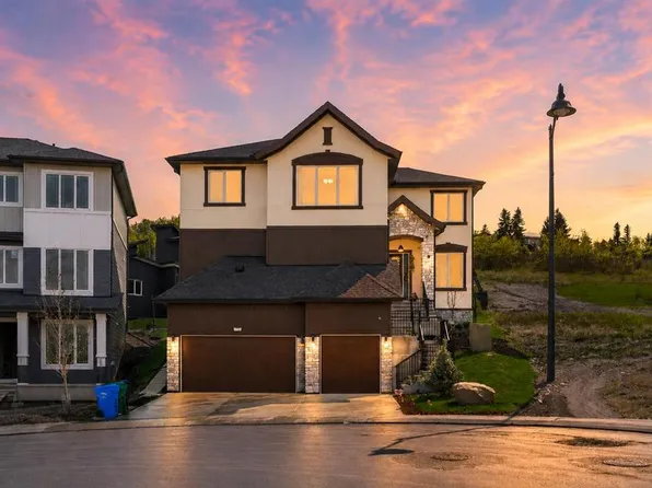 148 W Crestridge Ter SW, Calgary, AB T3B 6K5