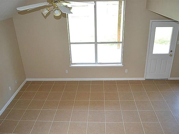 2nd image of 707 Hollandbridge Ln