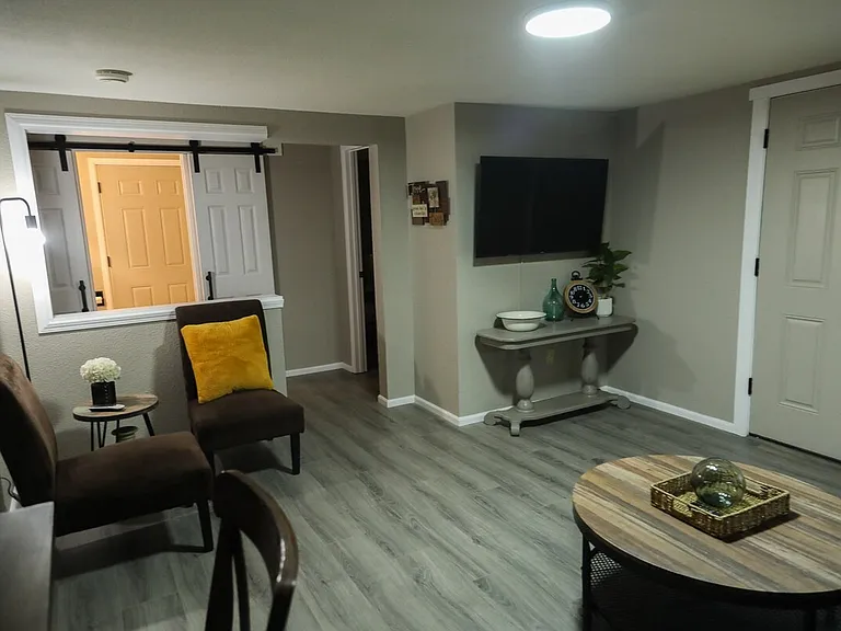 1507 College St SE — Photo 8