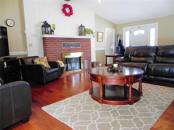 2nd image of 479 Martha Dr