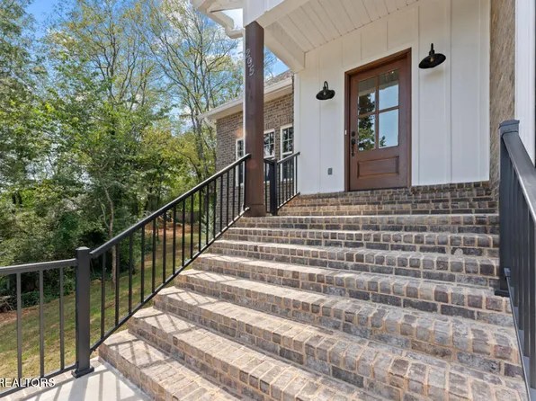 295 Caulderwood Ln, Lenoir City, TN 37771