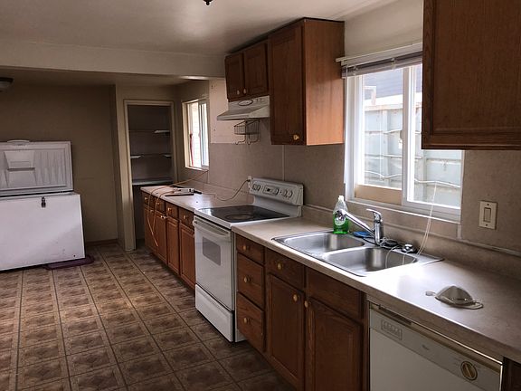 5th image of 5809 East Dr