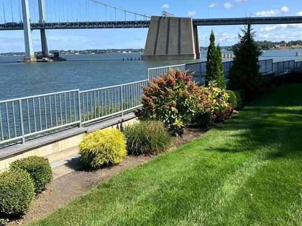 162-41 Powells Cove Boulevard image 2 of 12