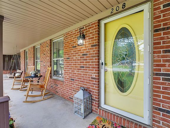 5th image of 208 Hillandale Rd