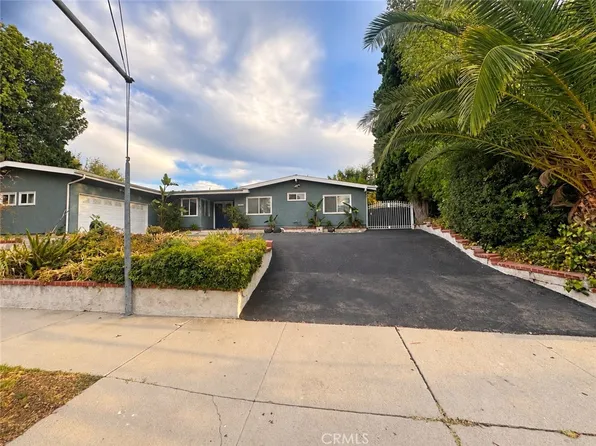 24106 Calvert St, Woodland Hills, CA 91367