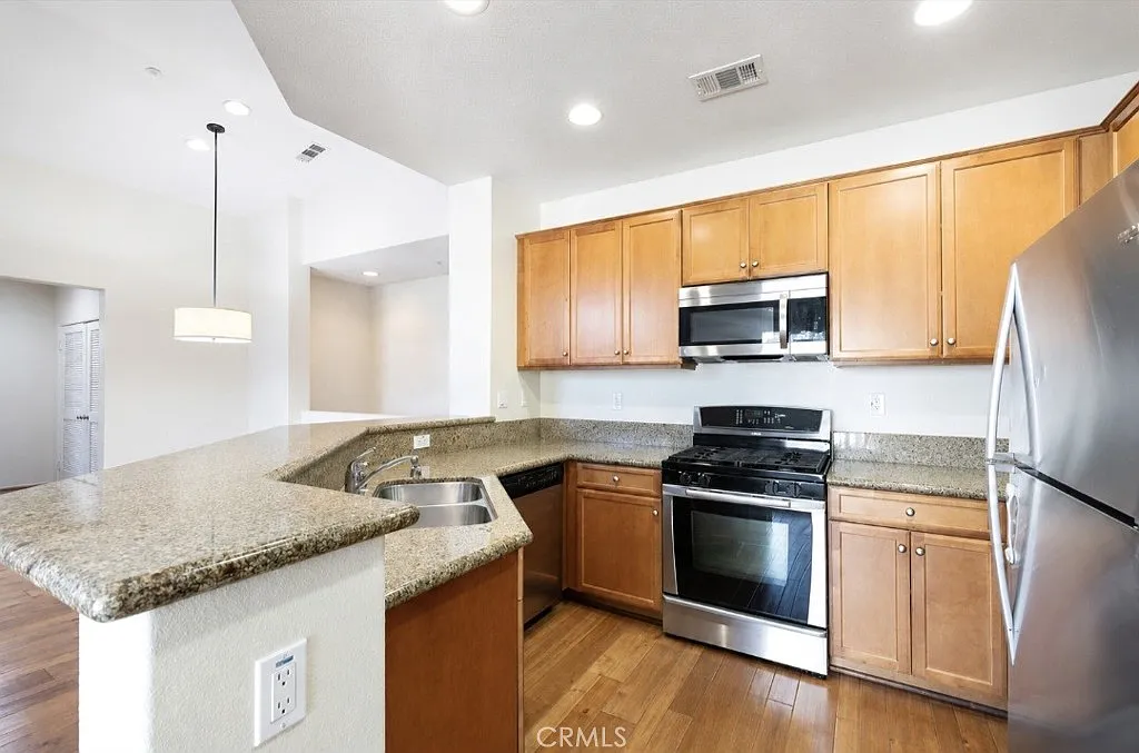 2 bed, 1198 sqft, $2,600 — Photo 2