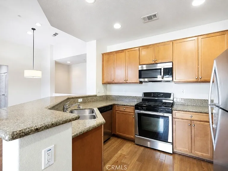 35864 Hazelhurst St — Photo 2