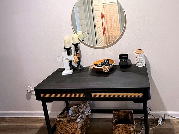 4th image of 809 Otto Loop