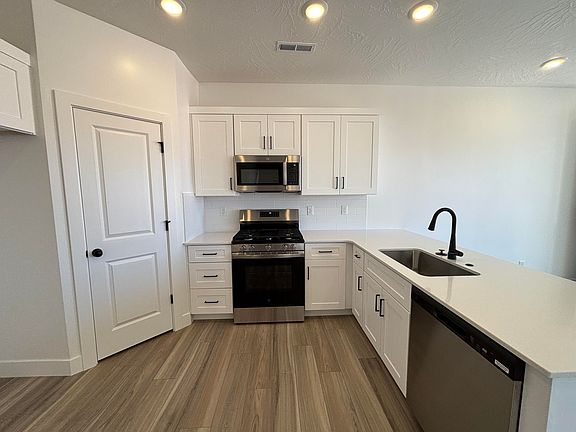 5th image of 1064 E Malibu Ln #143