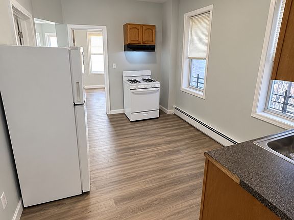 5th image of 111 Straight St #3