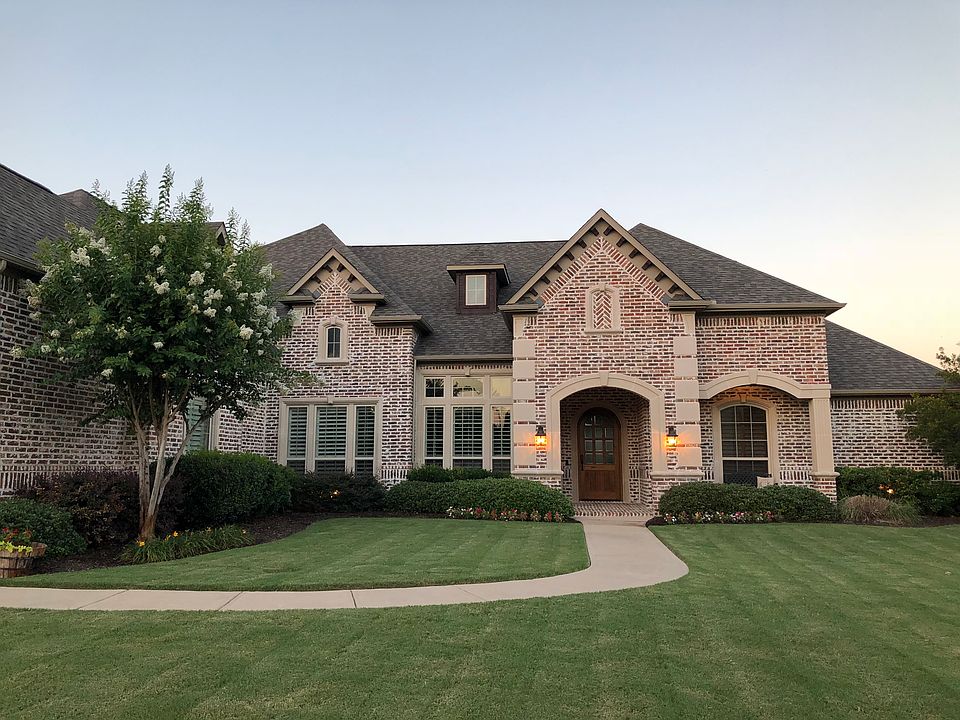 1st image of 3102 Twin Lakes Dr