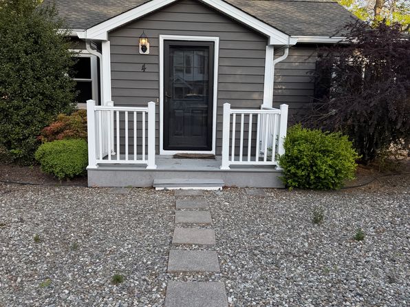 4 Mayfair Ct
