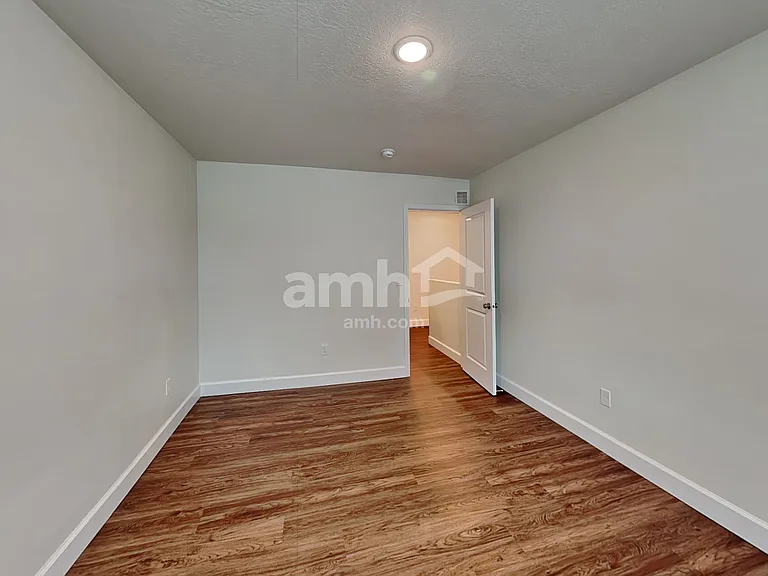 1348 E White St — Photo 15