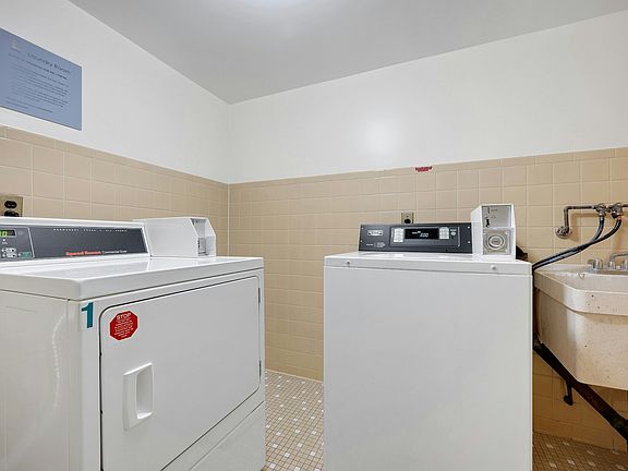 5th image of 2 Park Ave APT 4A