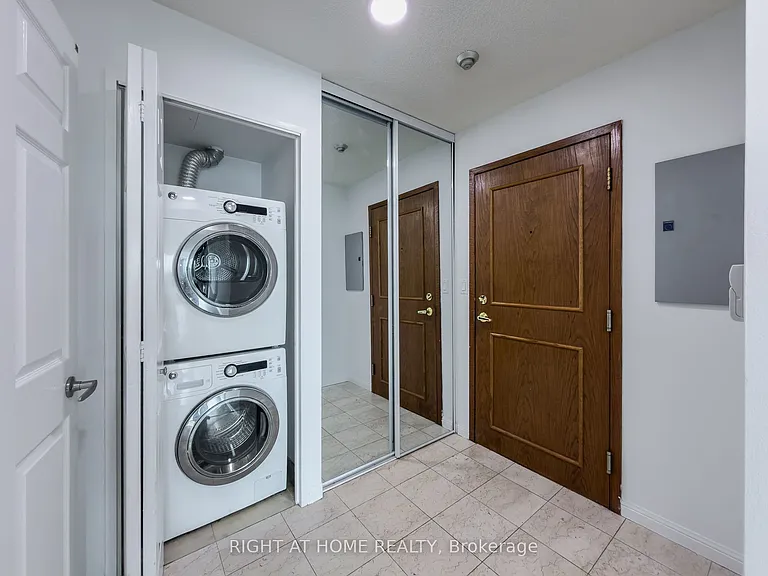 8 Lee Centre Dr #1008 — Photo 25