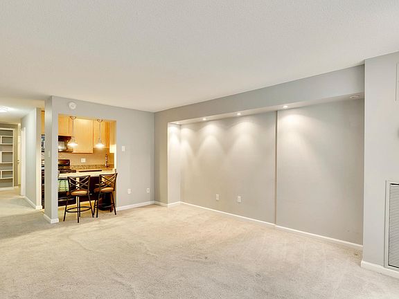 Top-of-the-line decorater lighting throuughout
