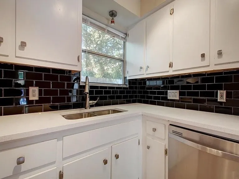 610 Genard St #B — Photo 3