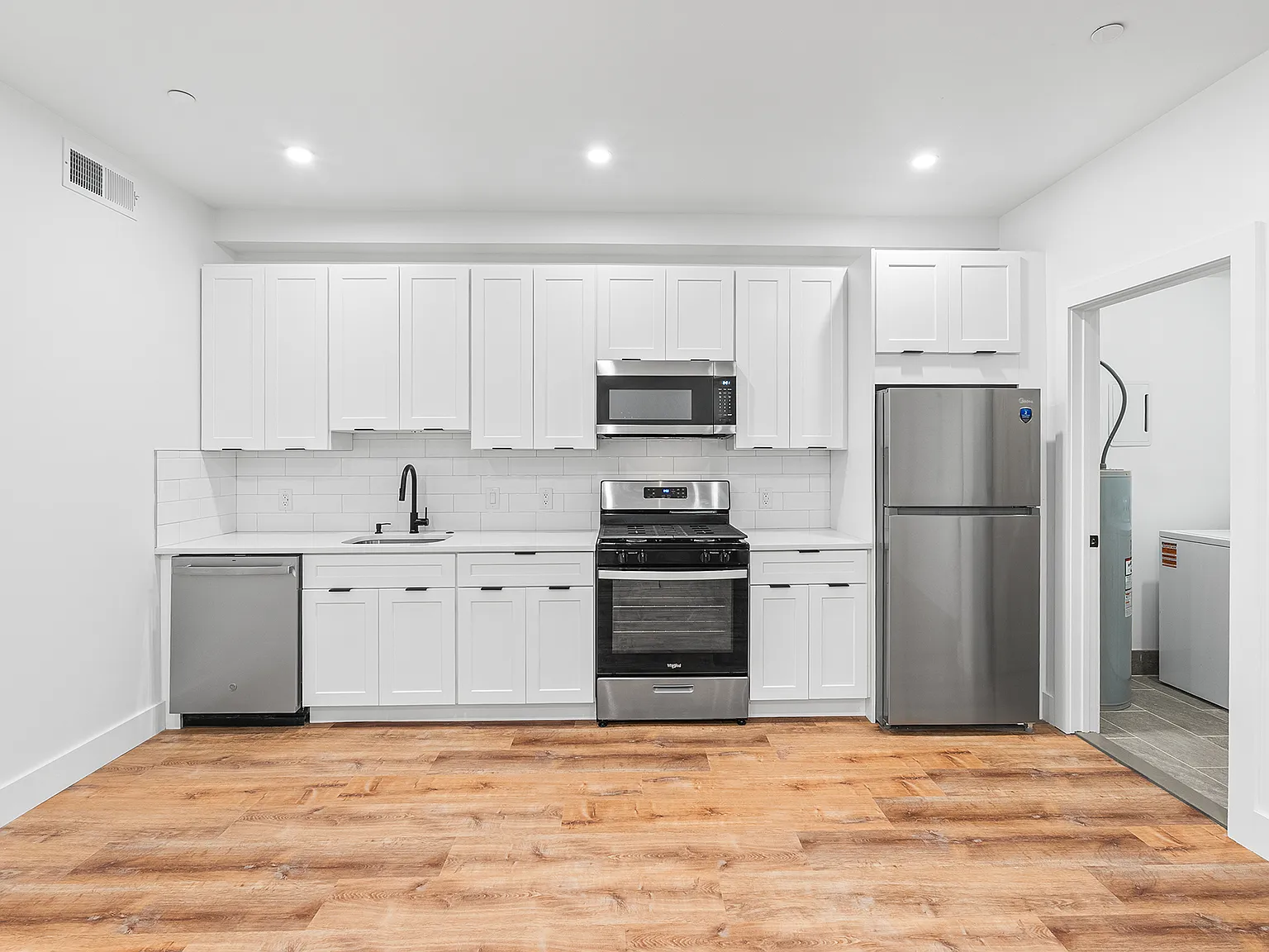 2 bed, 1250 sqft, $1,850 — Photo 2