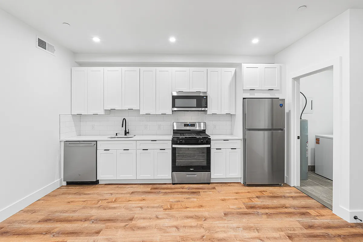 Building Photo - 708 N 43rd St #3