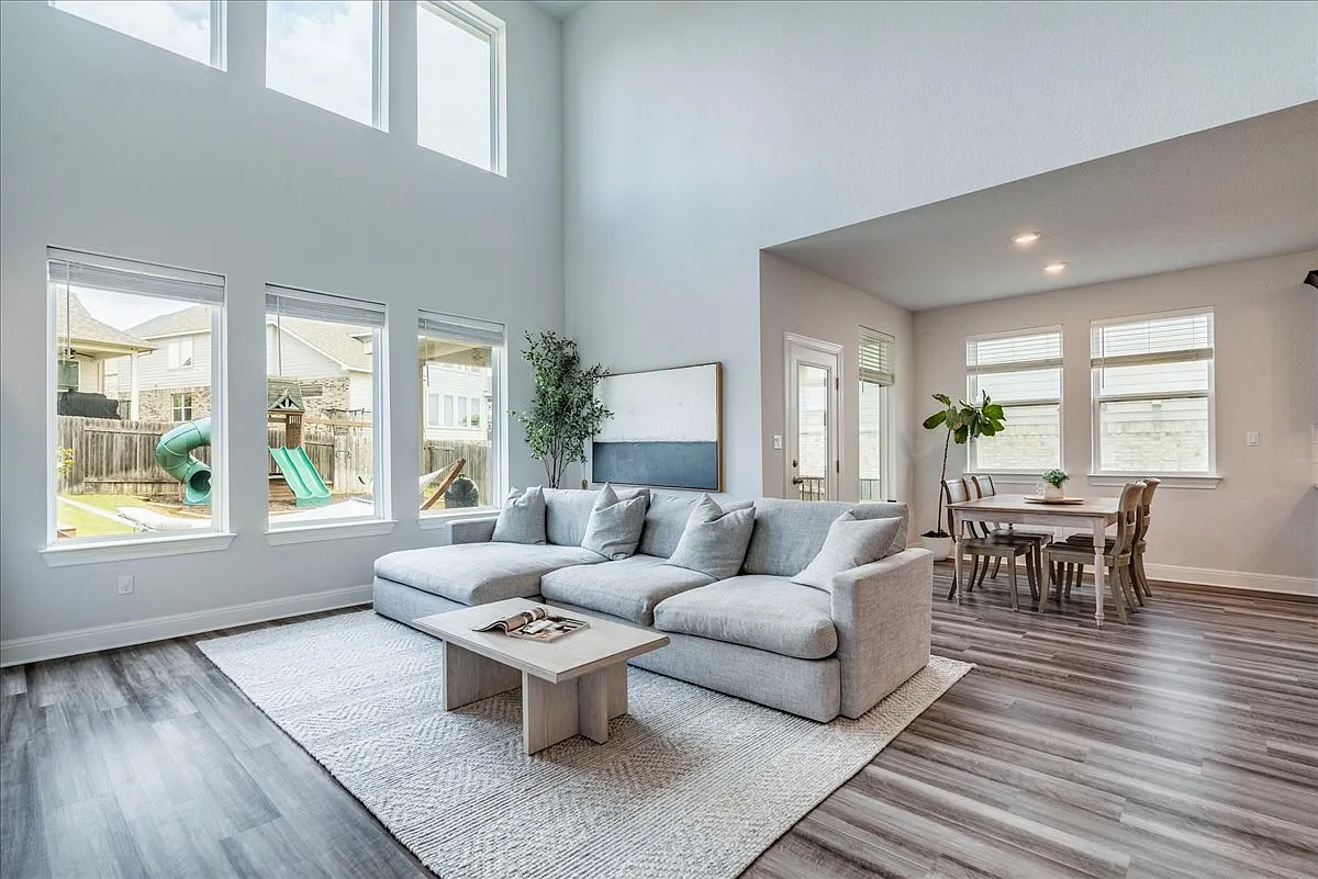 4 bed, 2982 sqft, $3,500 — Photo 2