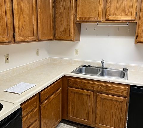 4th image of 203 Campus Ave Unit 4