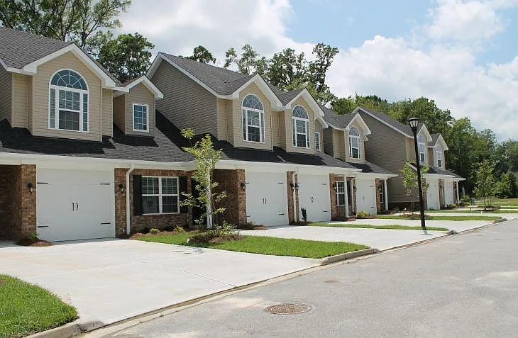 3 bed, 2.5 bath, 1456 sqft, $1,950 — Photo 2