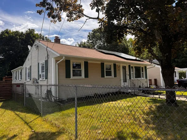 24 Carlton Pl, West Warwick, RI 02893
