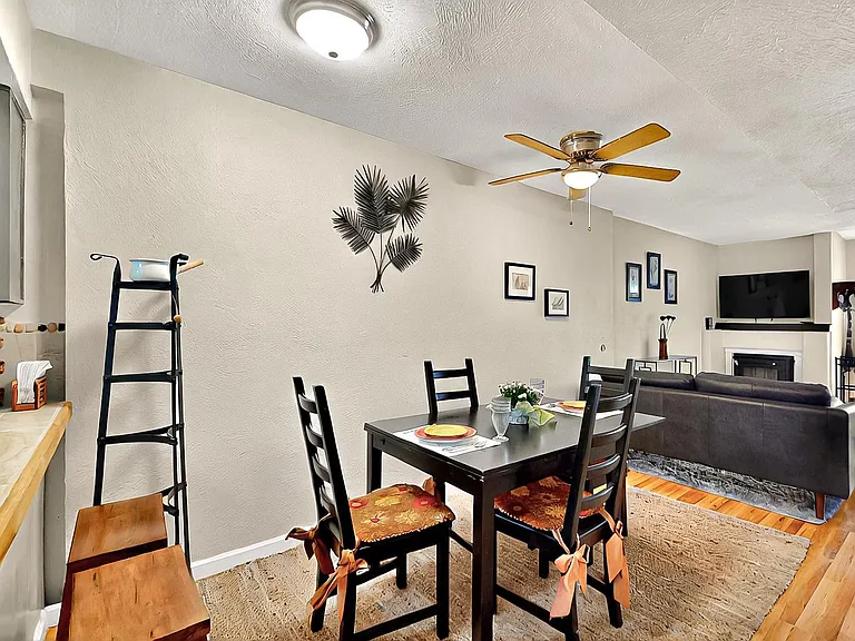 2732 Calle Anna Jean #D — Photo 6